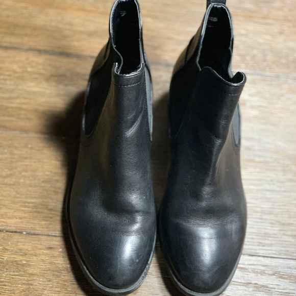 Steve Madden Shoes - Leather Steve Madden booties size 7